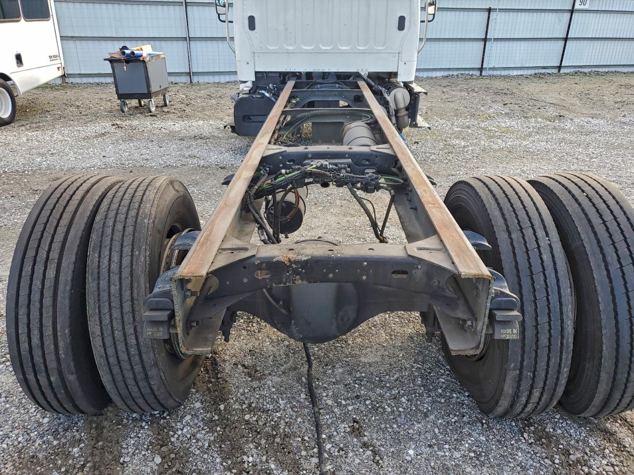 Freightliner M2 106 Medium Duty Image 7