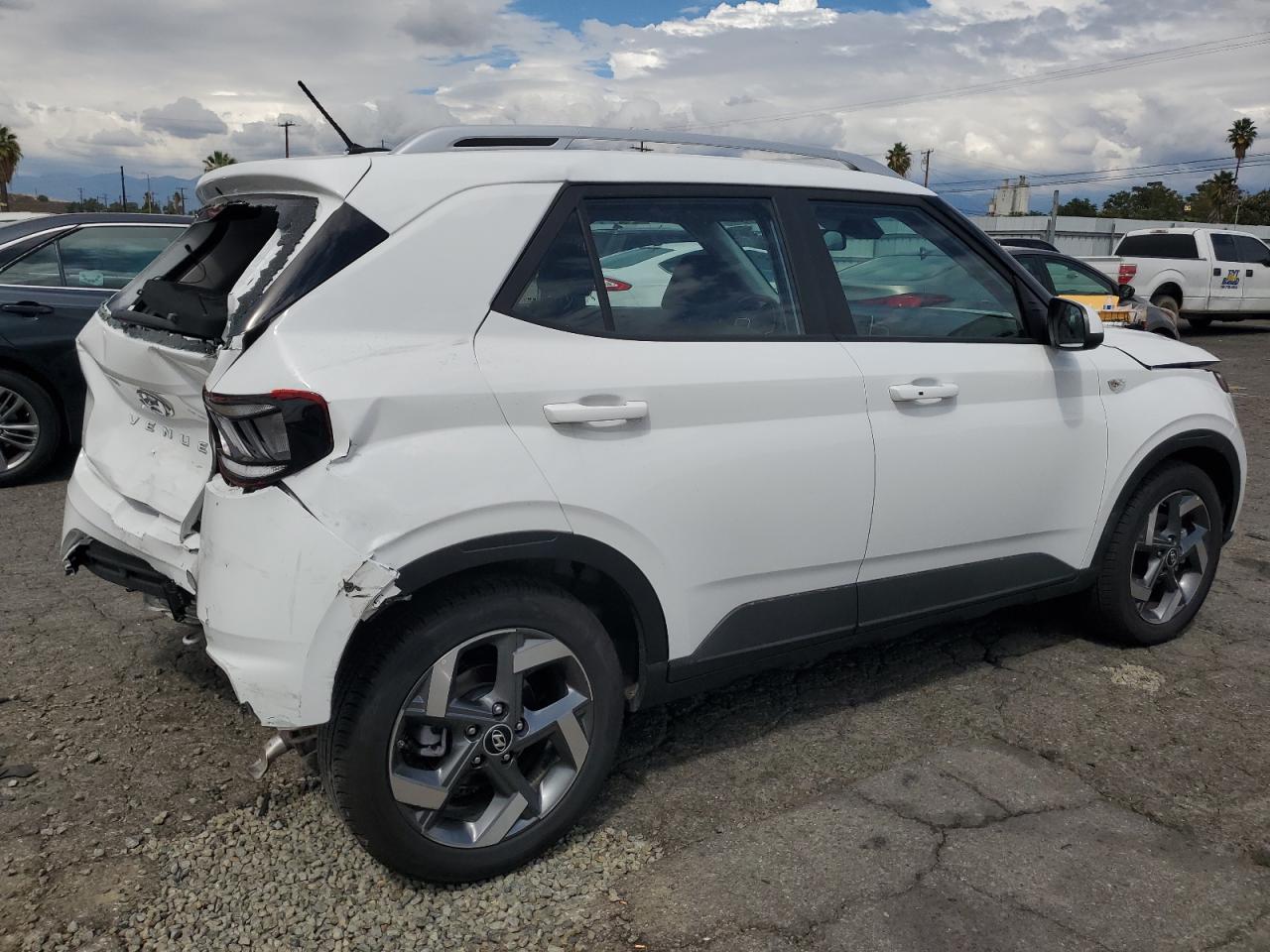 Hyundai VENUE Sel Image 2