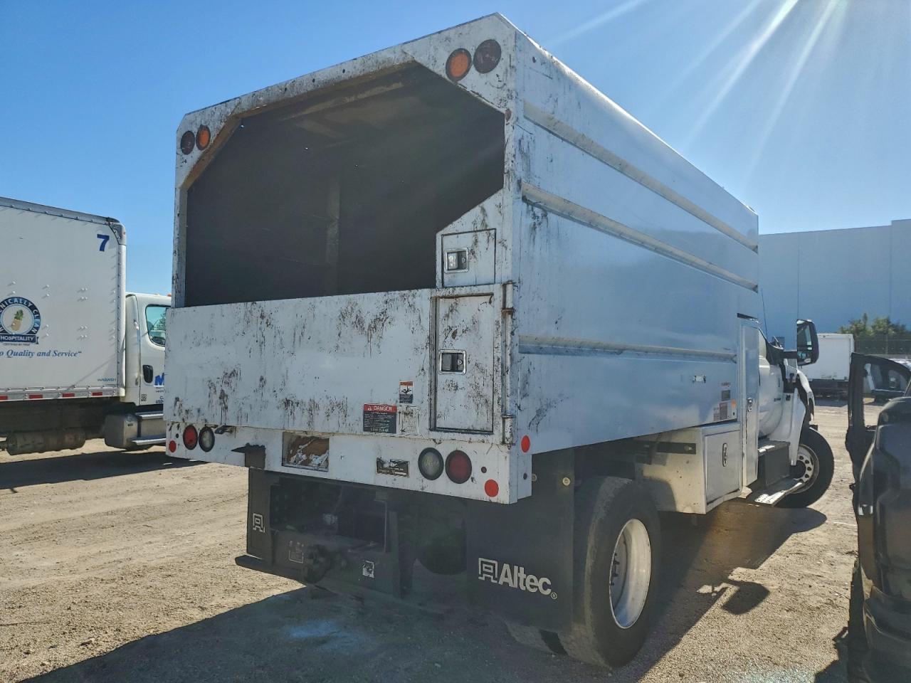 Ford F-750 Super Duty Image 12