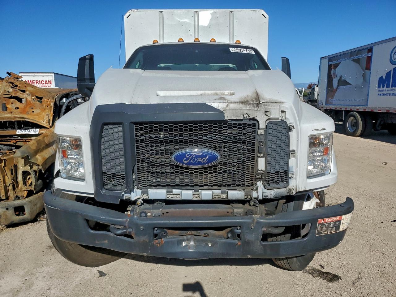 Ford F-750 Super Duty Image 13