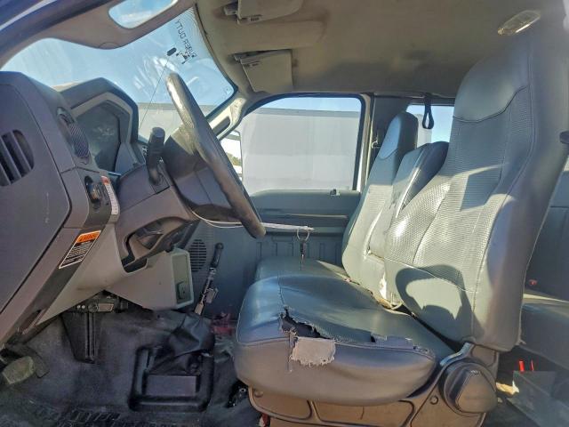 Ford F-750 Super Duty Image 9