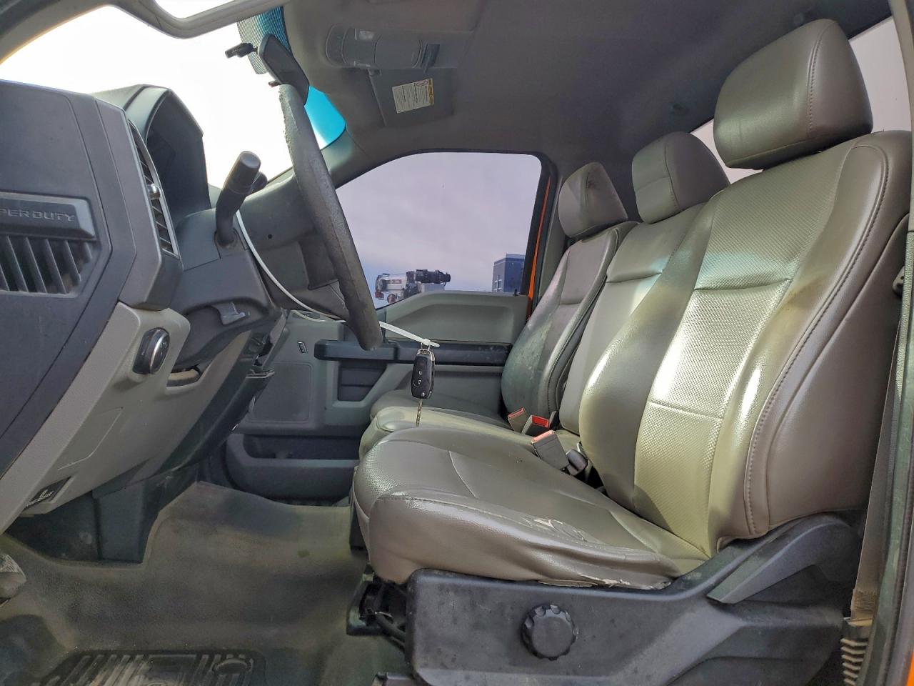 Ford F-550 Super Duty Image 4