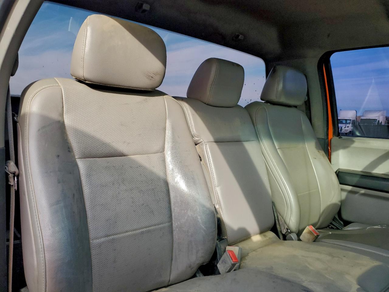 Ford F-550 Super Duty Image 7