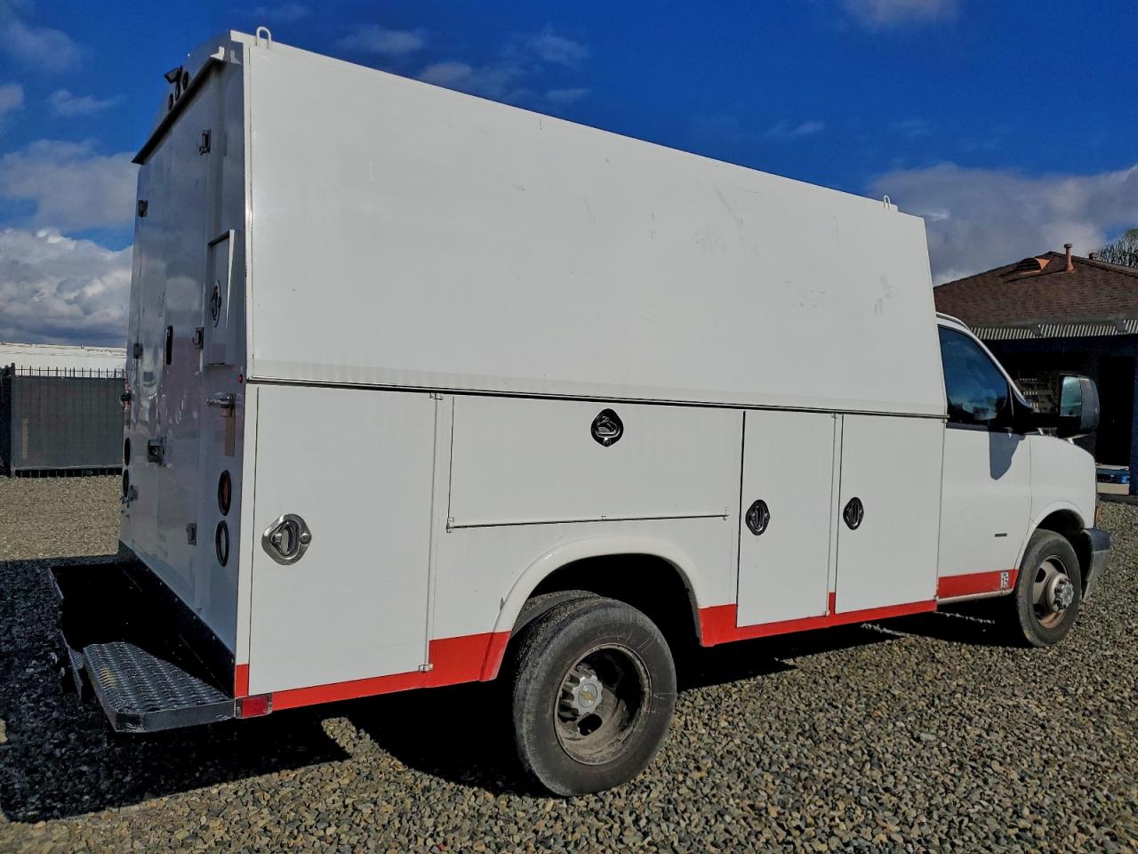 Chevrolet Express Image 13