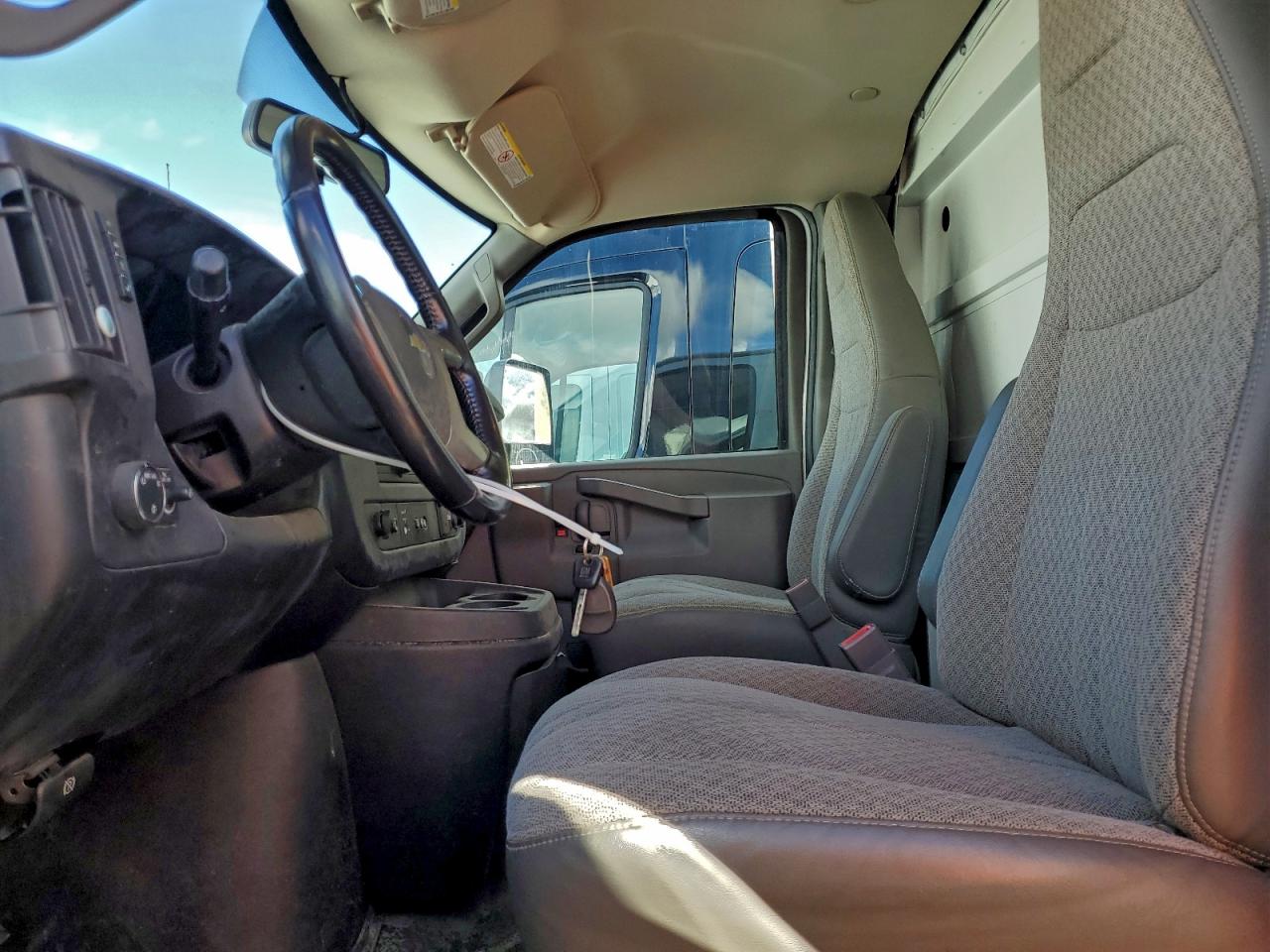 Chevrolet Express Image 7