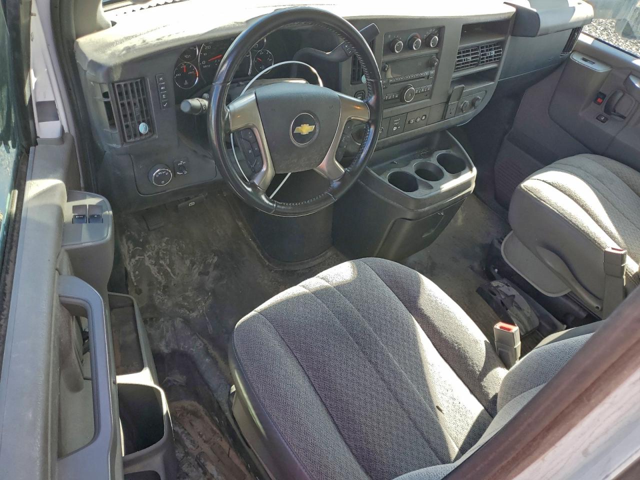 Chevrolet Express Image 2