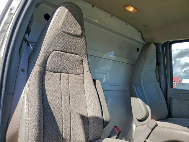 Chevrolet Express Image 4