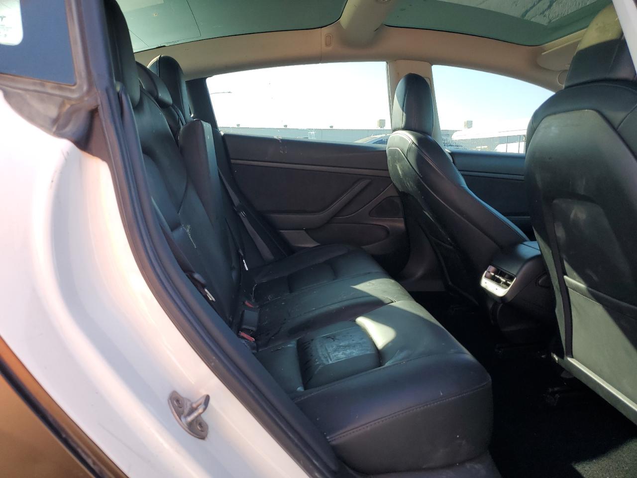 Tesla Model 3 Image 6