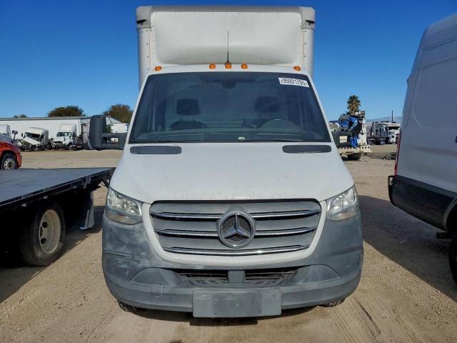 Mercedes-Benz Sprinter 3500/4500 Image 11