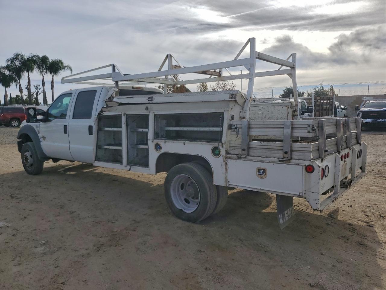 Ford F-550 Super Duty Image 2