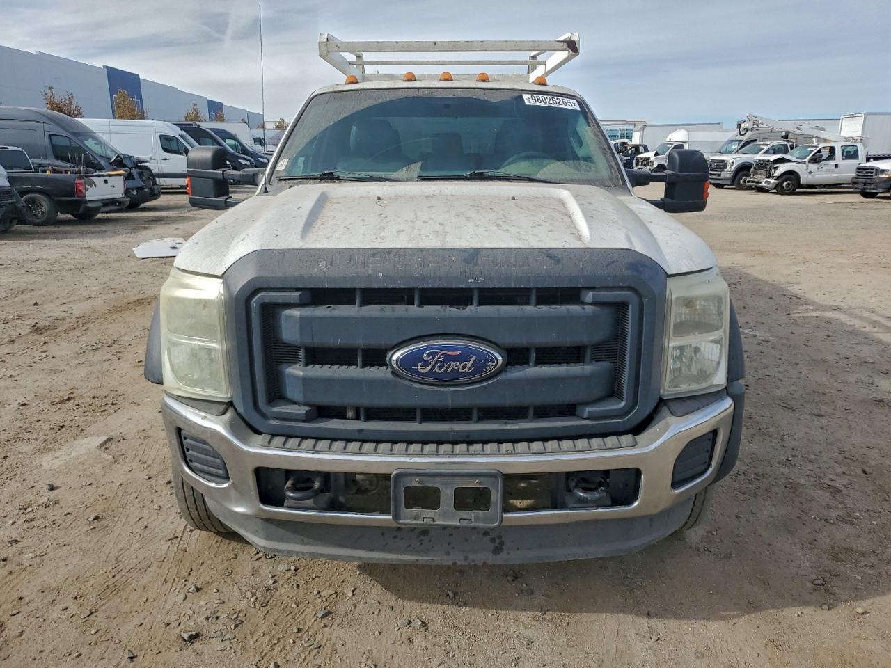 Ford F-550 Super Duty Image 3