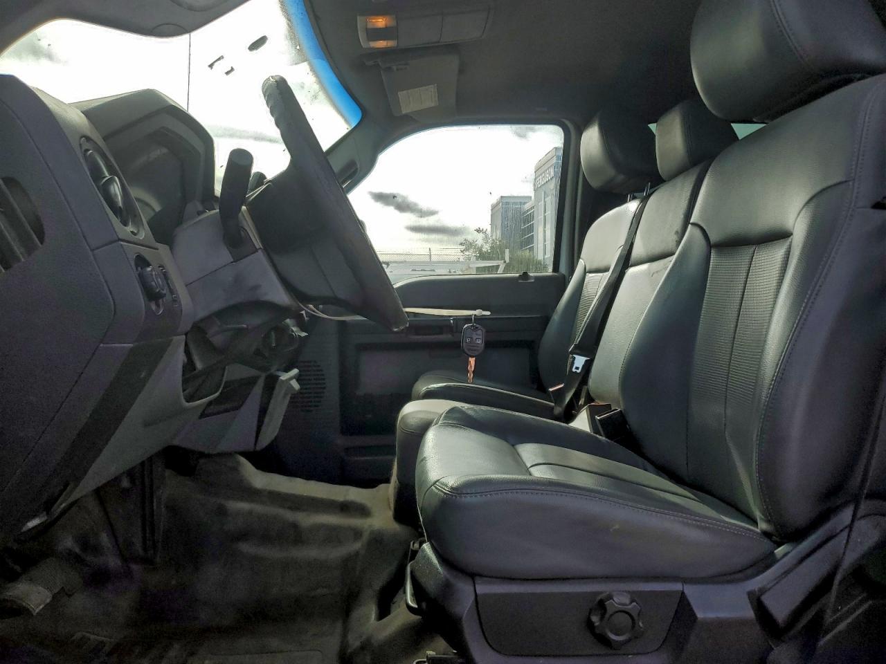 Ford F-550 Super Duty Image 9