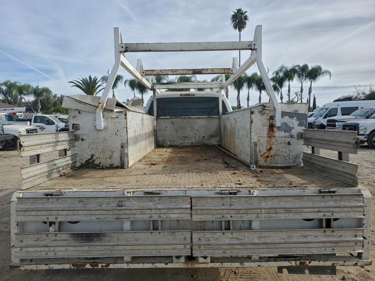 Ford F-550 Super Duty Image 10