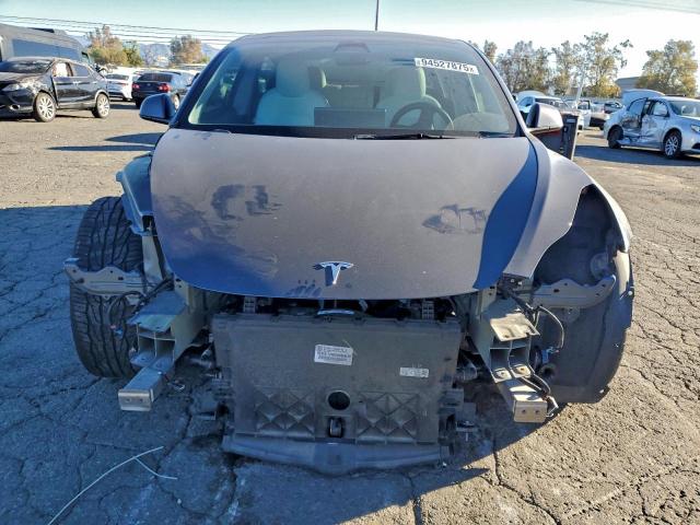 Tesla Model 3 Image 5