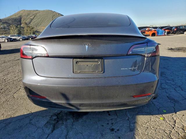 Tesla Model 3 Image 7