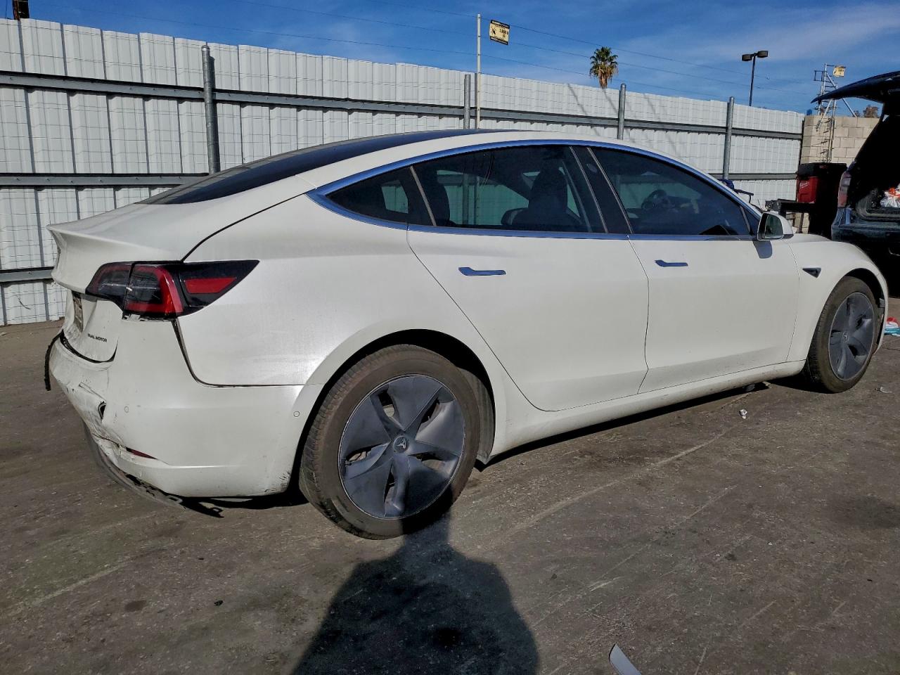 Tesla Model 3 Image 4