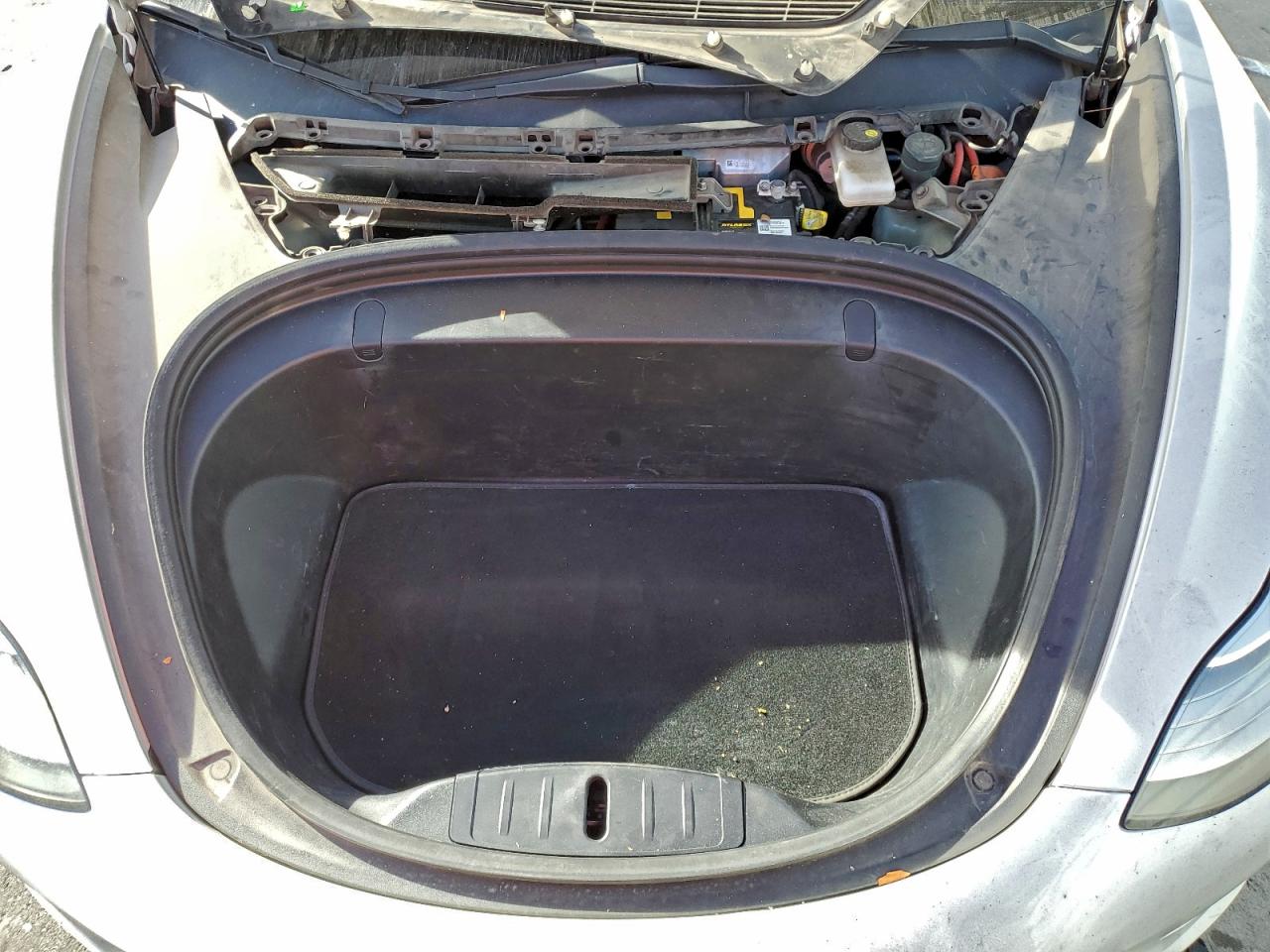 Tesla Model 3 Image 8