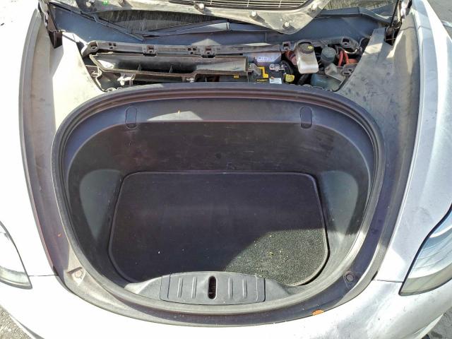 Tesla Model 3 Image 8