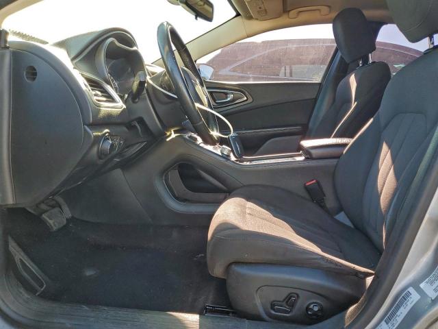 Chrysler 200 Limited Image 2