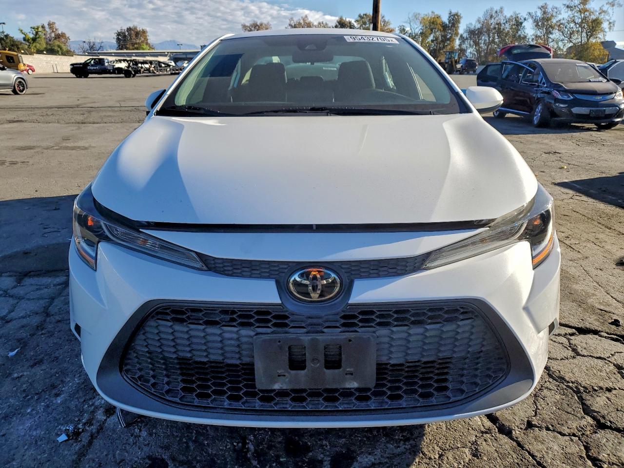 Toyota Corolla Le Image 3